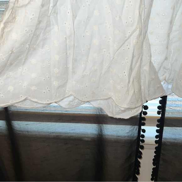 White Eyelet Romper XL - Picture 4 of 12